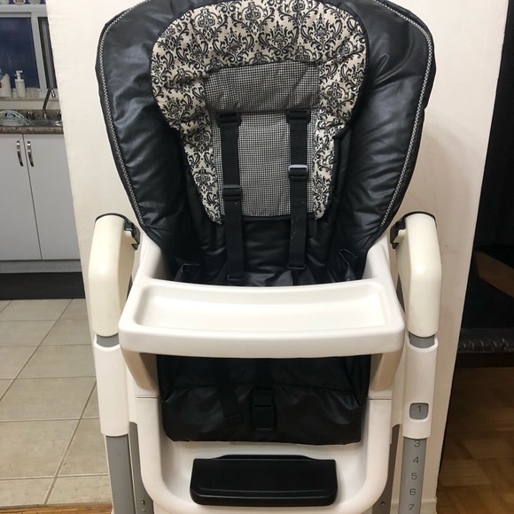 High chair - Picture 2 of 4